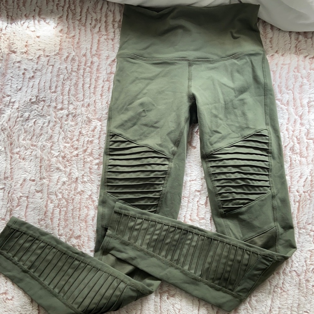 ALO Yoga motto leggings!